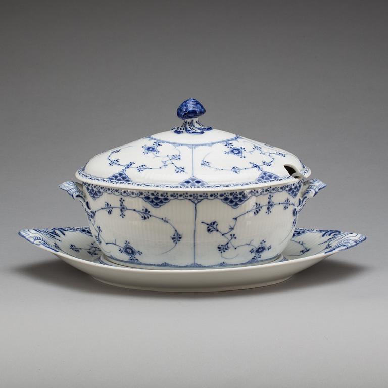 TERRIN med FAT, porslin, "Musselmalet", Royal Copenhagen.