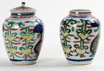 BOJANER, ett par, porslin,  Kina, Kangxi 1662-1722.