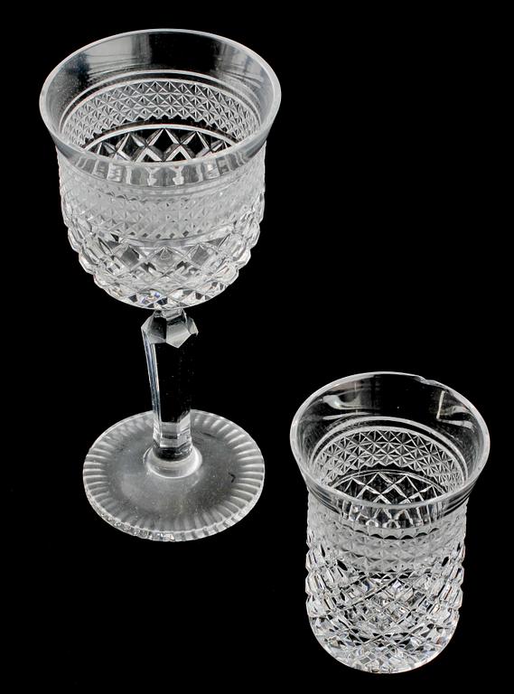 SERVISDELAR, 66 st, glas, 1900-talets andra hälft.