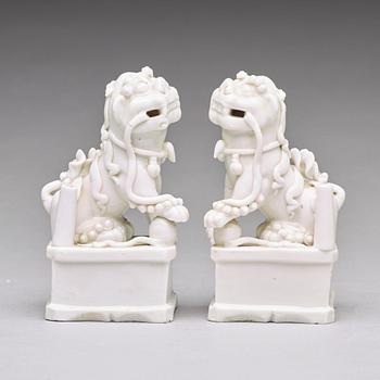 A pair of blanc de chine joss stick holders, Qing dynasty, Kangxi (1662-1722).