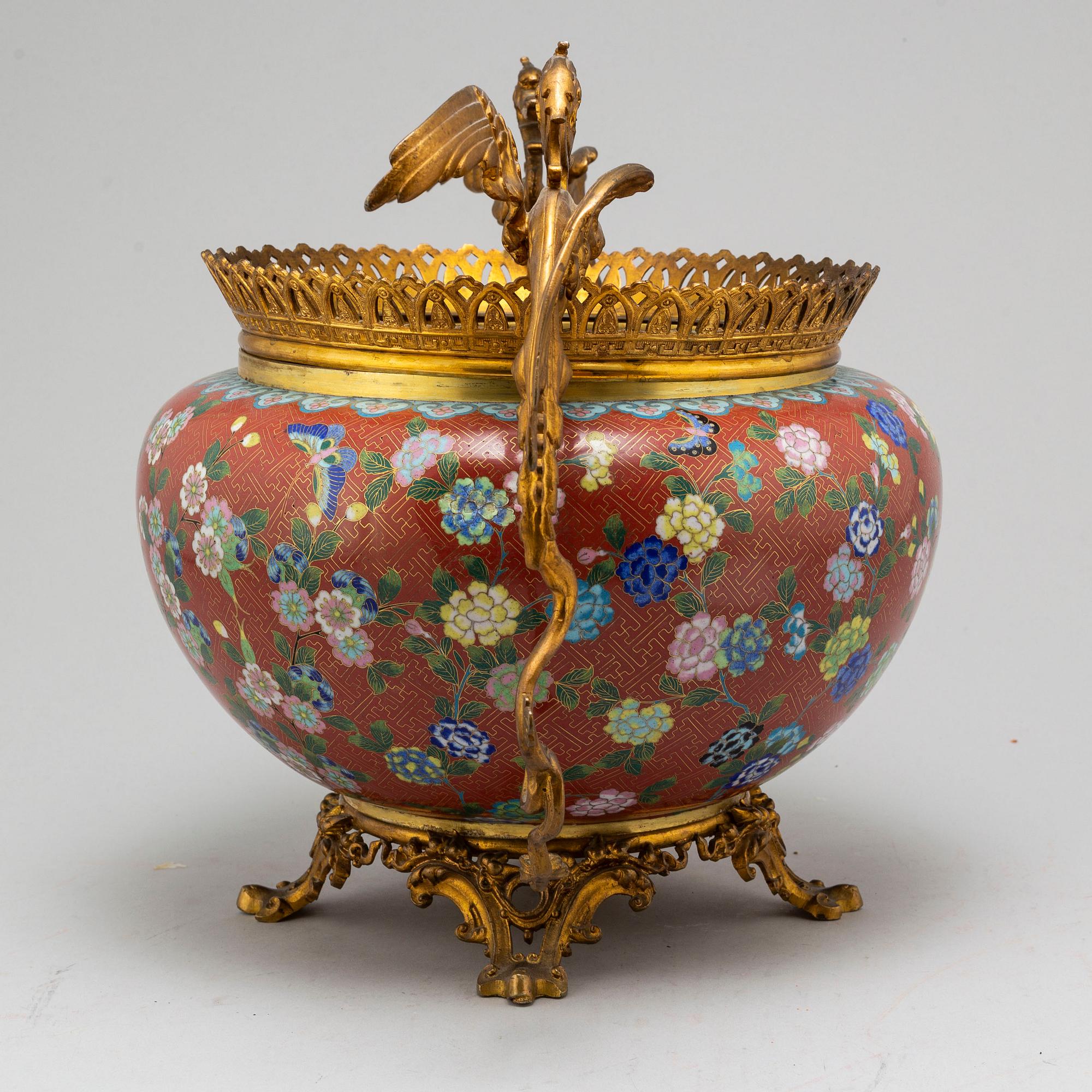 A Chinese cloisonné jar, ca 1900.