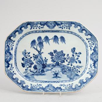 STEKFAT, porslin, Kina, Qianlong 1736-1795.
