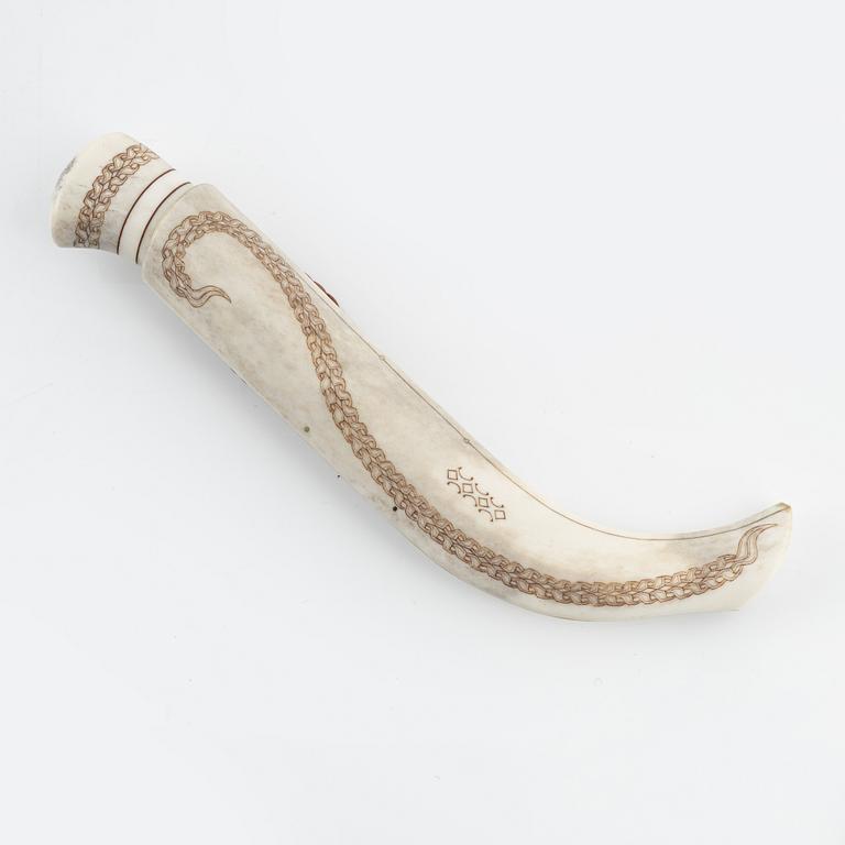 A reindeer horn knife by Bertil Fällman.