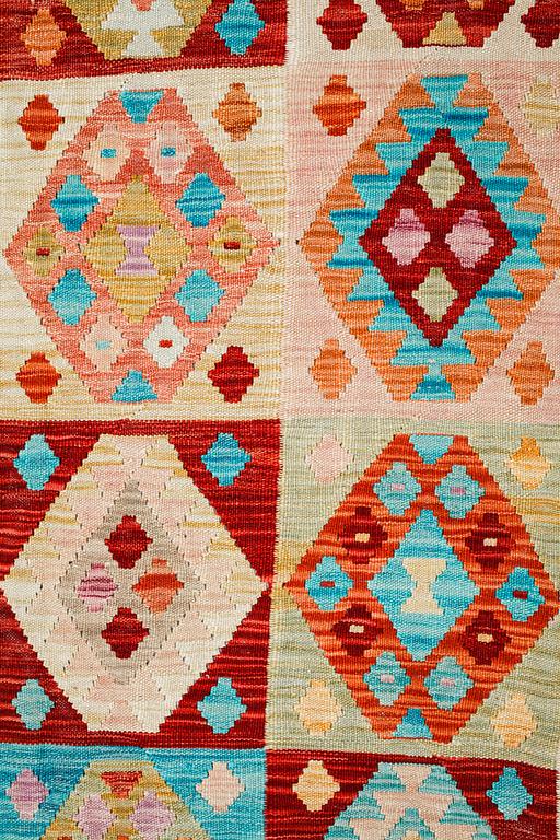 MATTA, kelim, 340 x 240 cm.