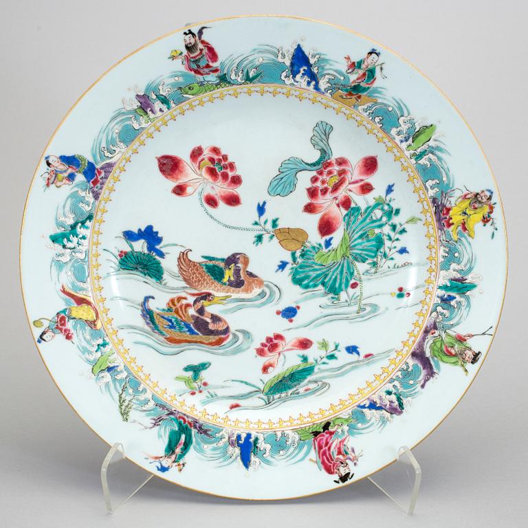 A famille rose charger, Qing dynasty, Yongzheng (1723-35).