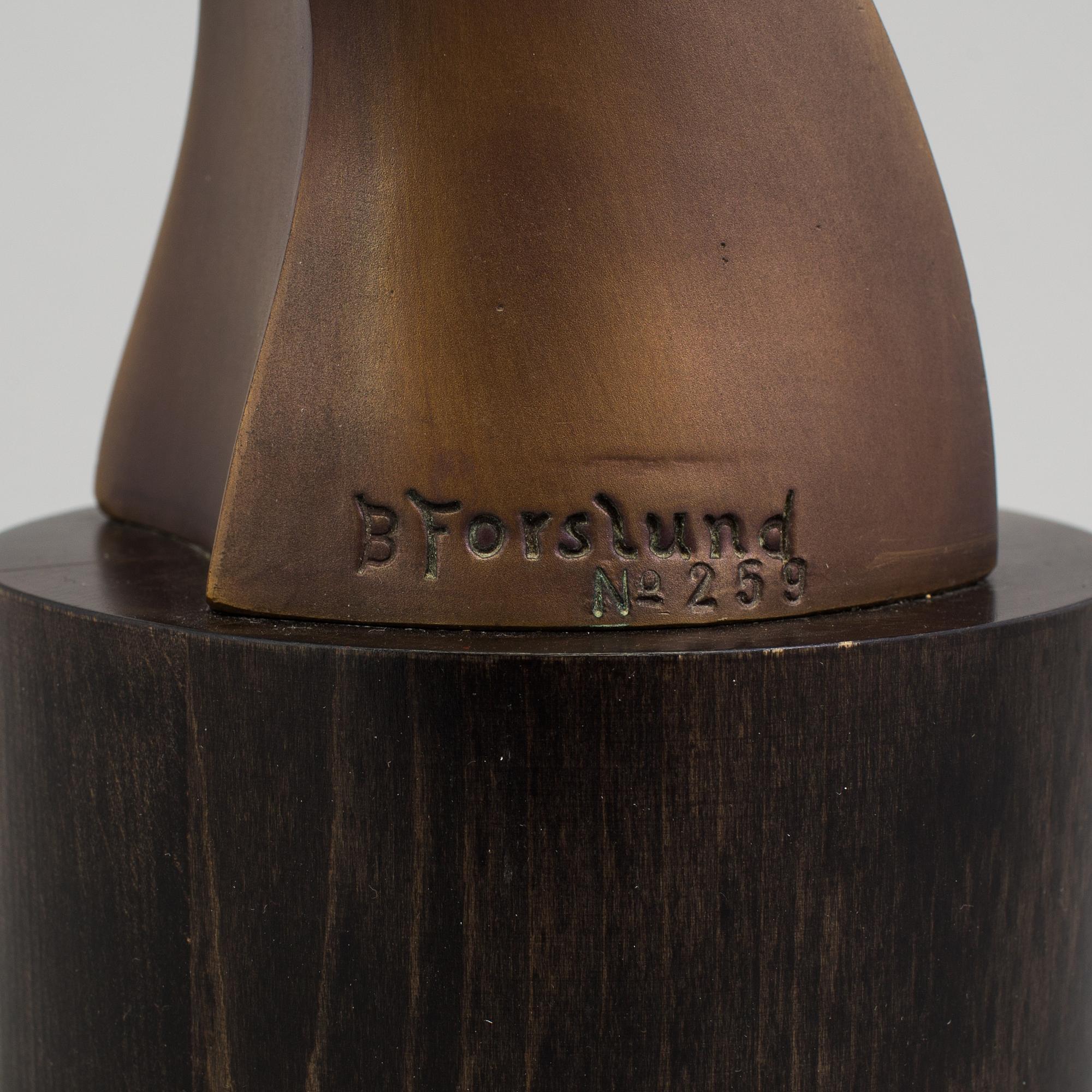 A bronze sculpture "Måsen" by Bror Forslund, signed and numbered 259.