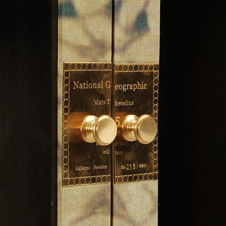 Mats Theselius, skåp, "National Geographic 25th Anniversary Edition", ed. 219/220, Källemo, Värnamo, efter 2016.