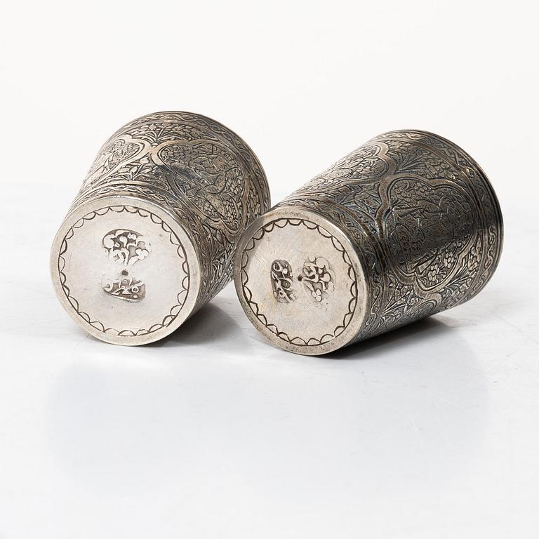 Koppar, ett par, silver, Persien, 1900-talets första hälft.