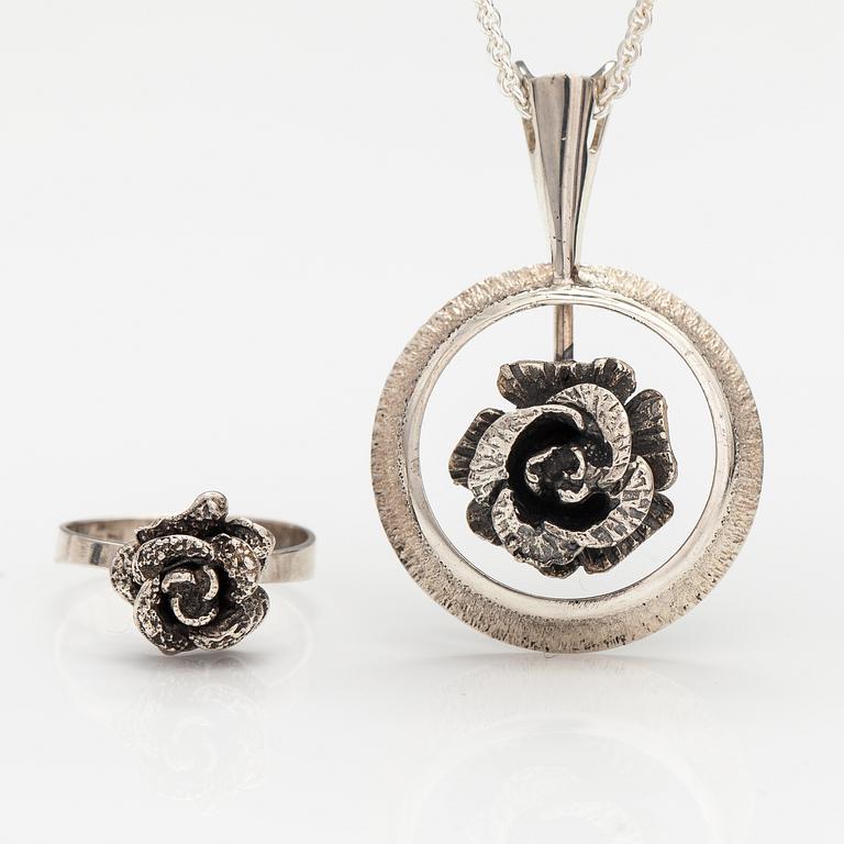 A silver ring and necklace. Martti Viikinniemi, Heinola 1972.