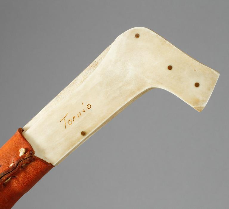 SAMEKNIVAR, 2 st, signerade NG respektive Tornio, 1900-talets andra hälft.