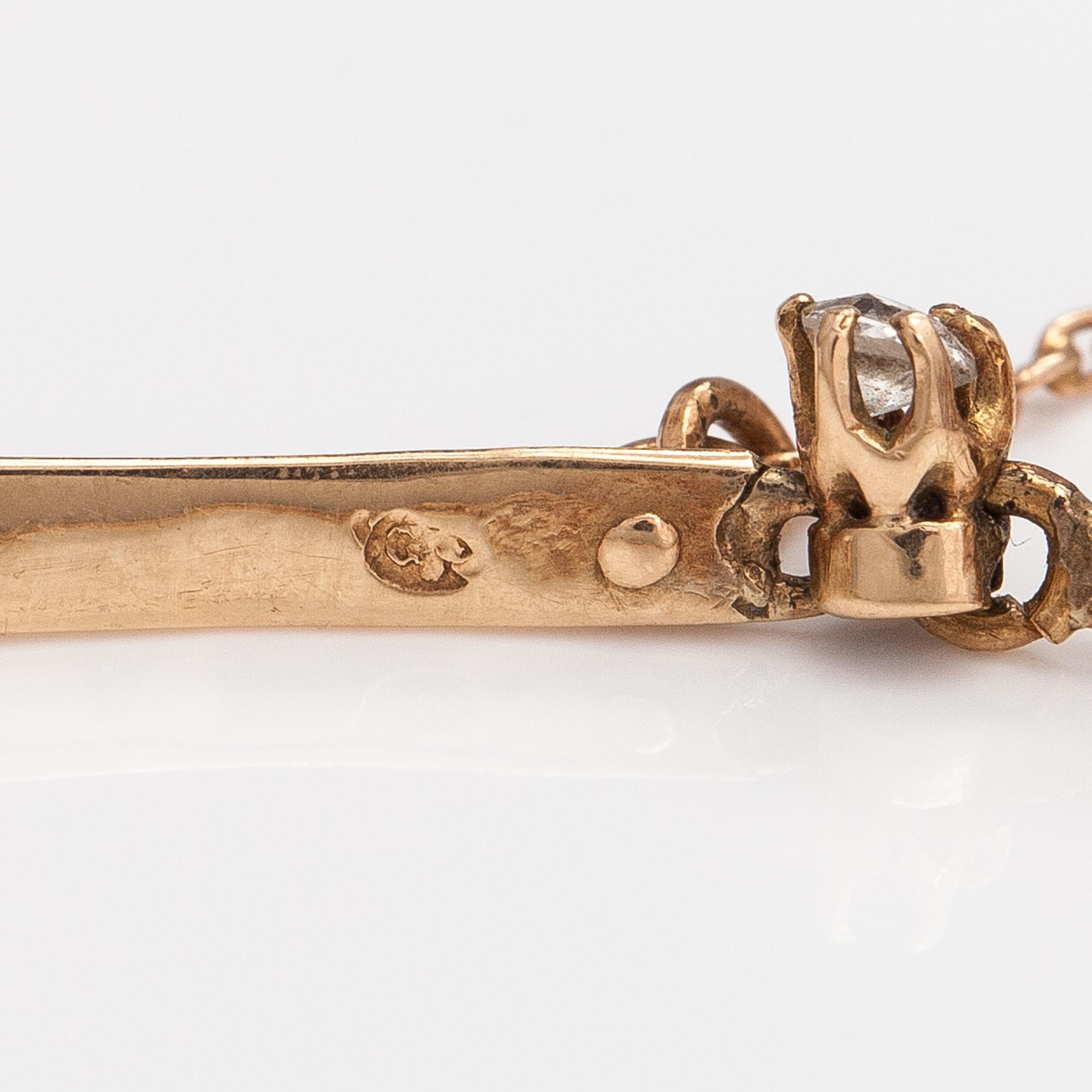 An 14K gold collier with old-cut diamonds ca. 1.90 ct in tot and pearls. Austria-Hungary, turn of the 20th century.