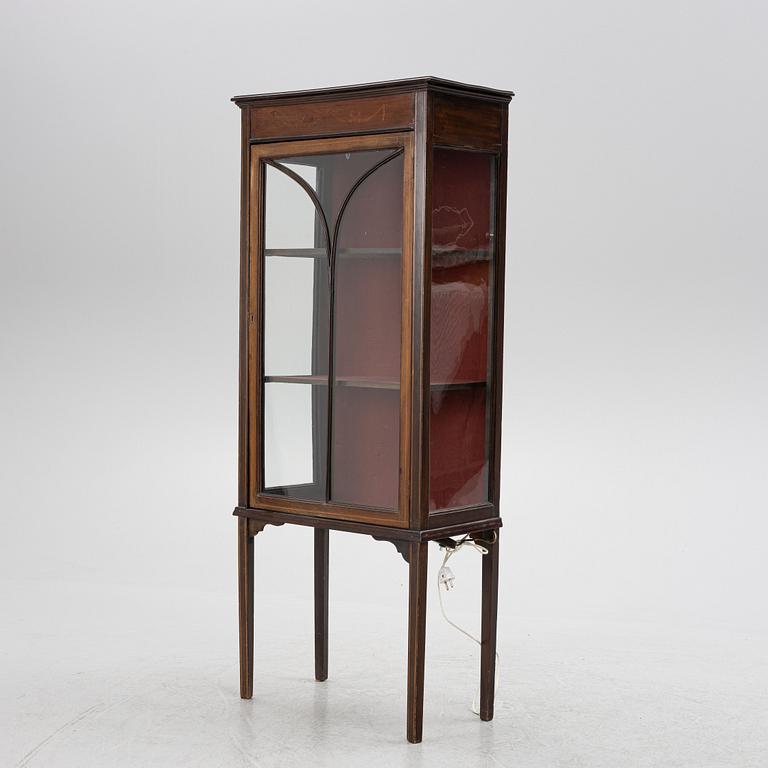 Display cabinet, around 1900.