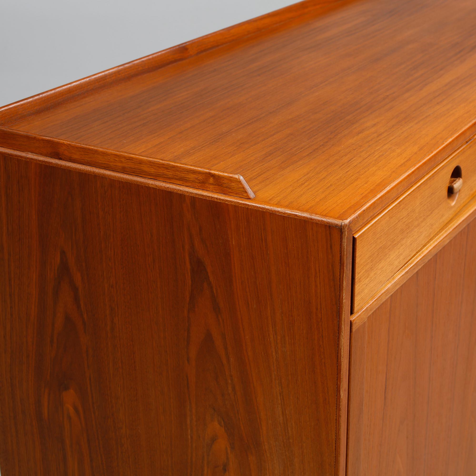 SIDEBOARD, Skaraborgs Möbelindustri, omkring 1900-talets mitt.