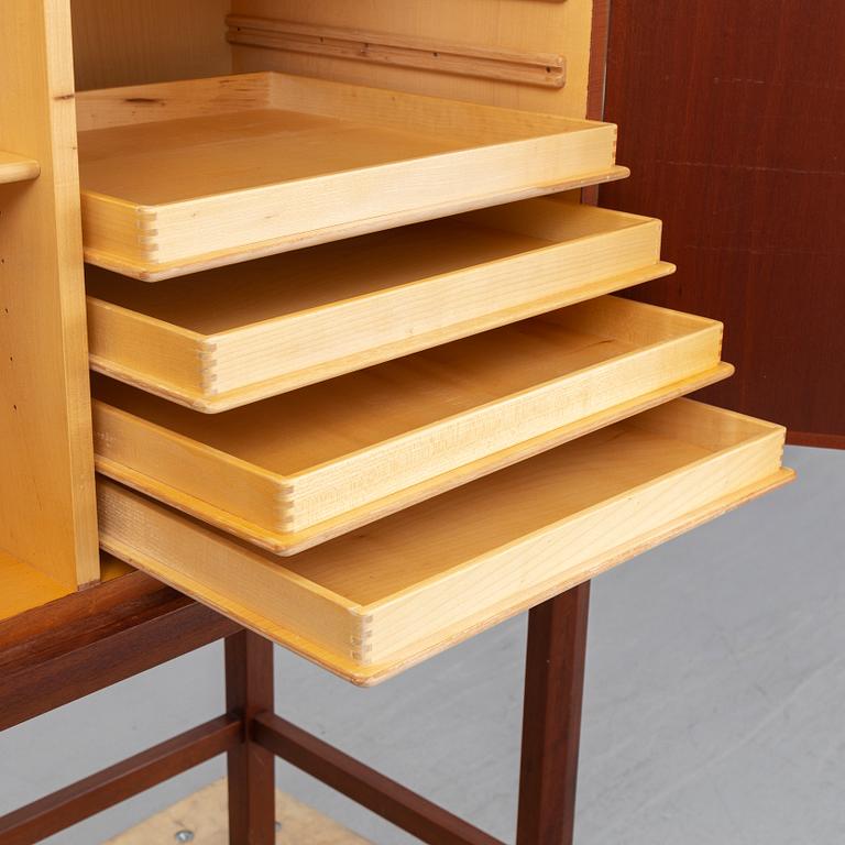 AXEL LARSSON, skåp, 1-147 ur Signum serien, AB Svenska Möbelfabrikerna Bodafors, 1963.