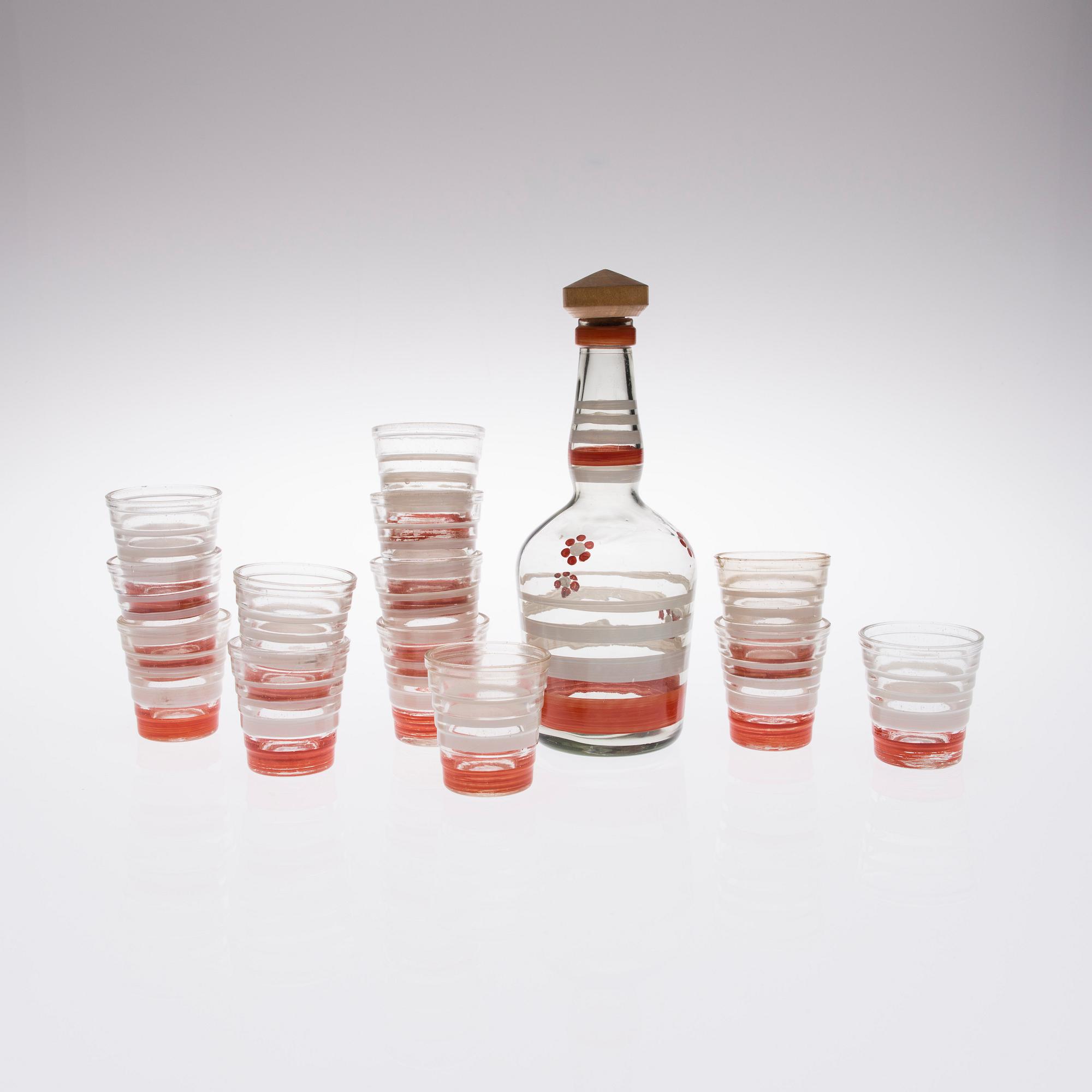 AINO AALTO, snapsglas, 13 st, Karhula, samt FLASKA, möjligen Karhula, 1930-1940-tal.