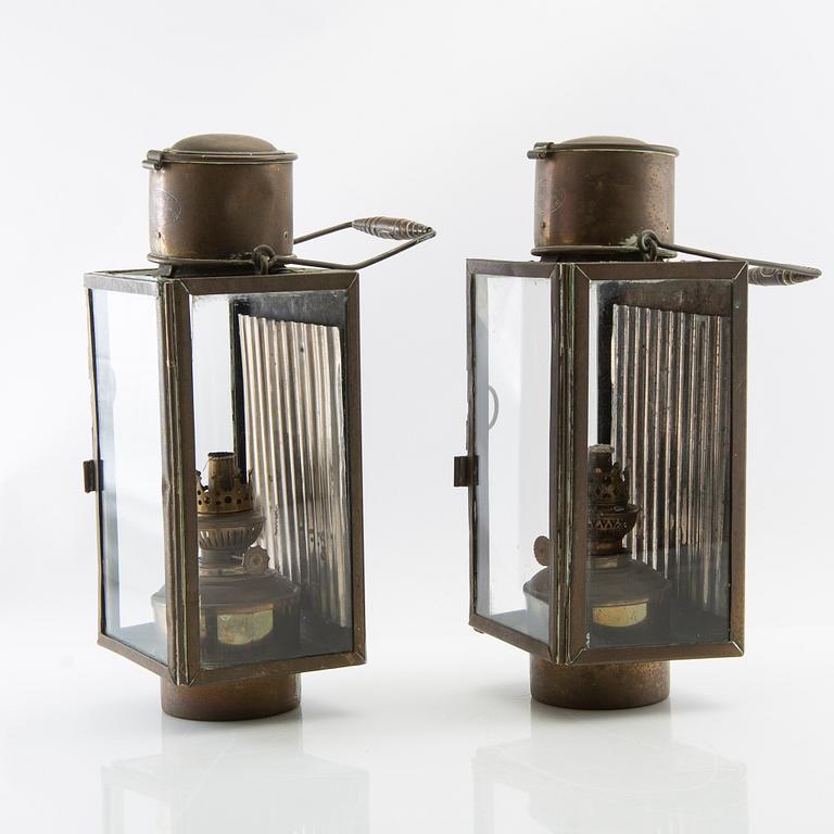 Skottlyktor ett par 1900-talets första hälft.