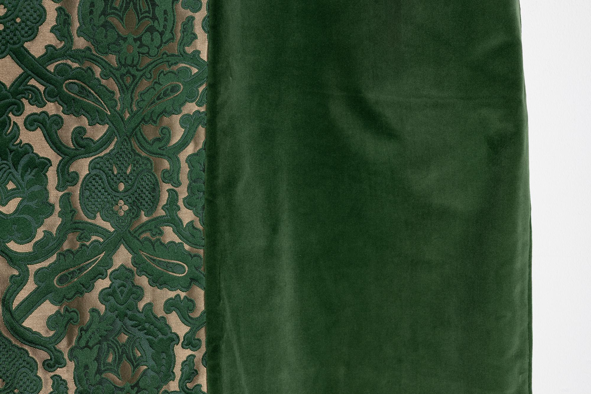 Gardiner, ett par, grön mönstrad sammet.