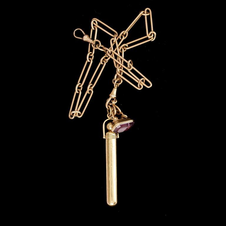 KLOCKKEDJA, PETSCHAFT OCH PENNA, 18 k guld, bla 1800-tal och C G Hallberg, 1914. Totalvikt ca52,8g.