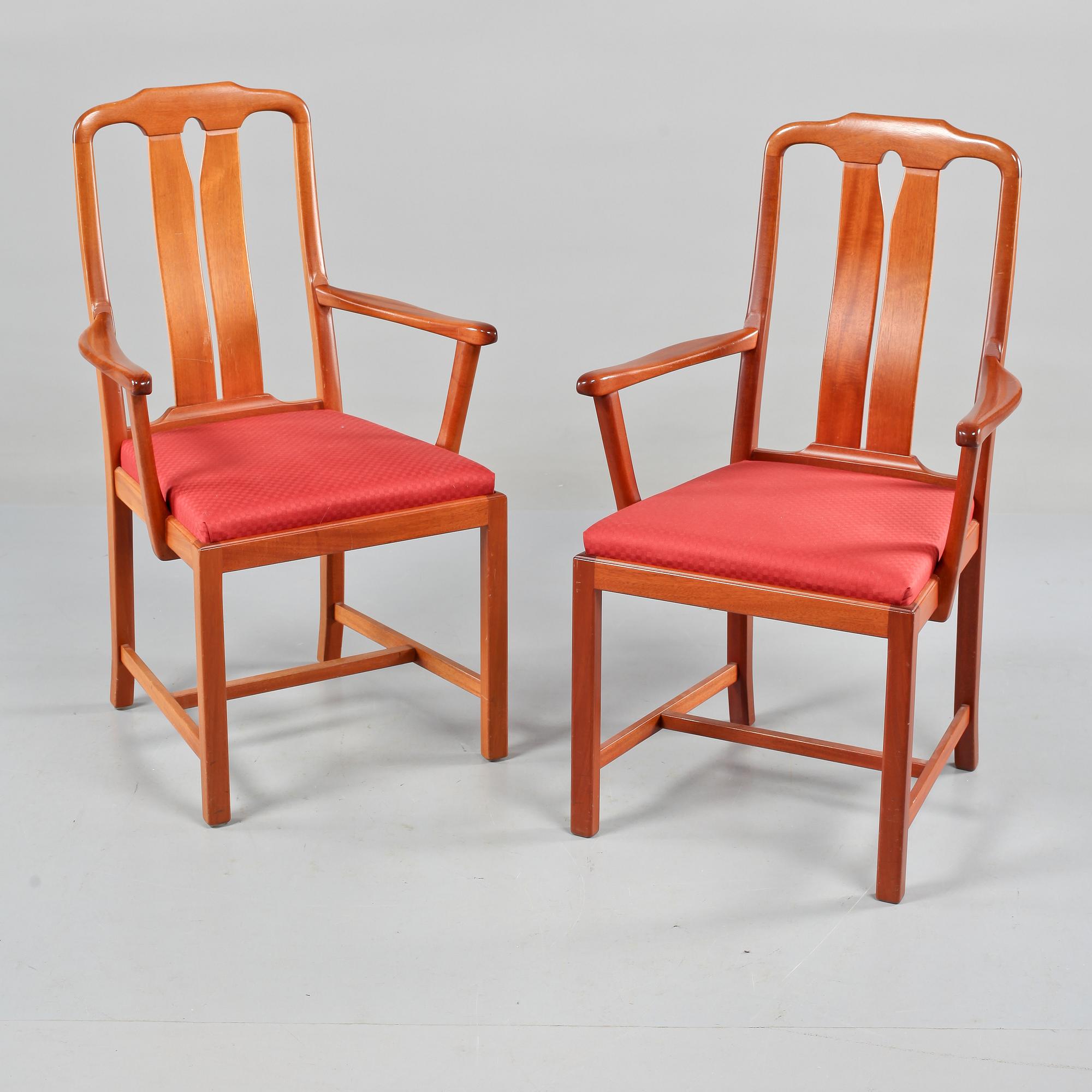 KARMSTOLAR, ett par, "Ambassadör", Carl Malmsten, Rydéns Interiör, tillverkade 1985.