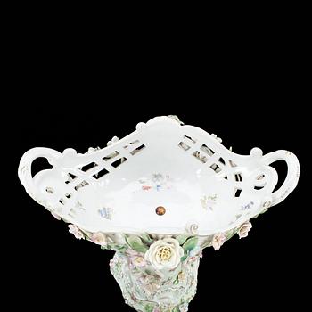 UPPSATSSKÅL, porslin, Meisenlikanande märke, 1900-tal.