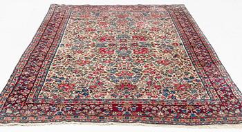 An Oriental carpet, c. 272 x 180 cm.