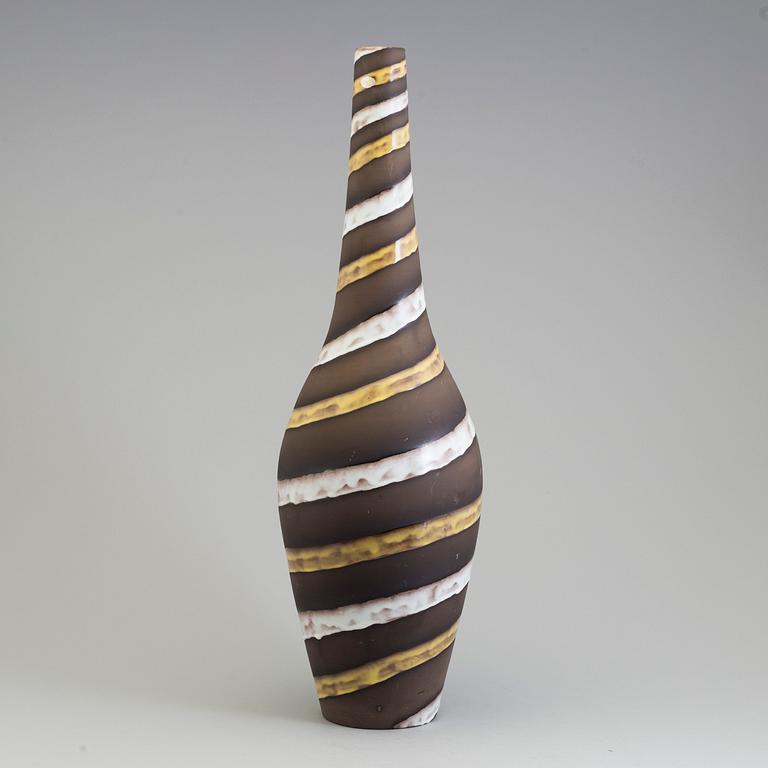INGRID ATTERBERG, vas lergods, "Spiral", Upsala-Ekeby.