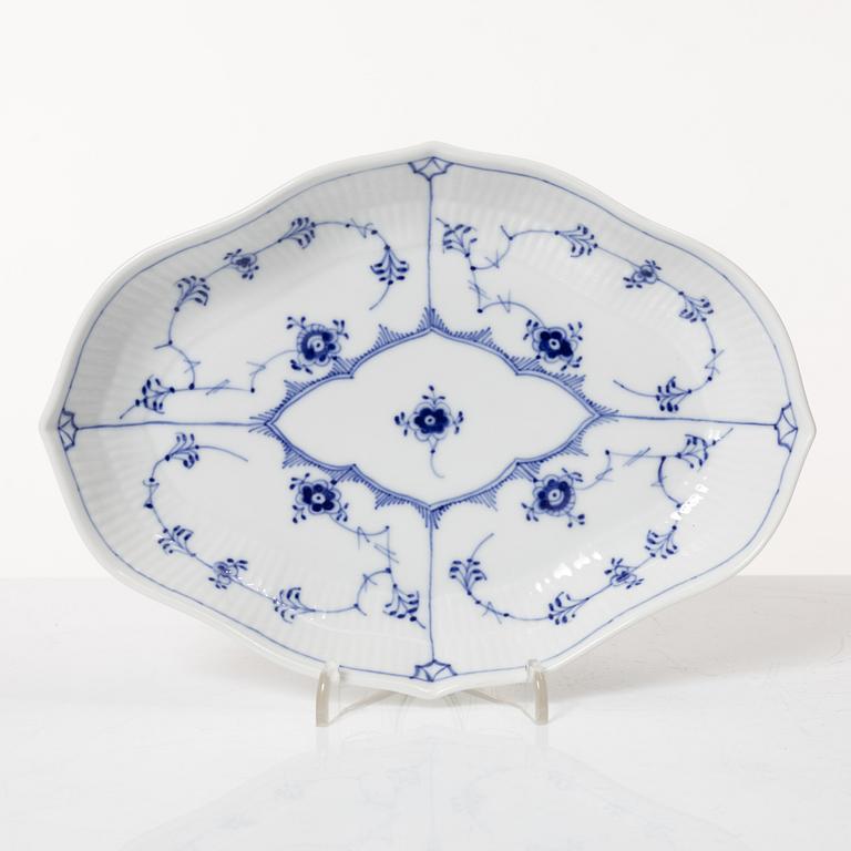 Royal Copenhagen, mat-, kaffe- och teservis, 88 delar, "Musselmalet", Danmark, 1800-1900-tal.