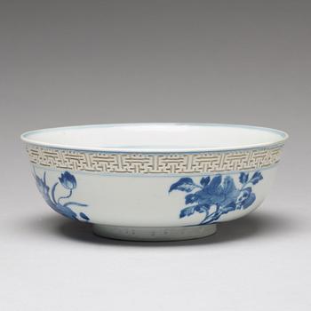 SKÅL, porslin. Qingdynastin, Kangxi (1662-1722).