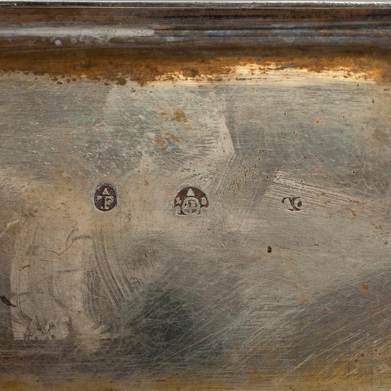 DOSA, silver. Oidentifierad mästare, Wien 1820-tal. Vikt ca 121 gram.