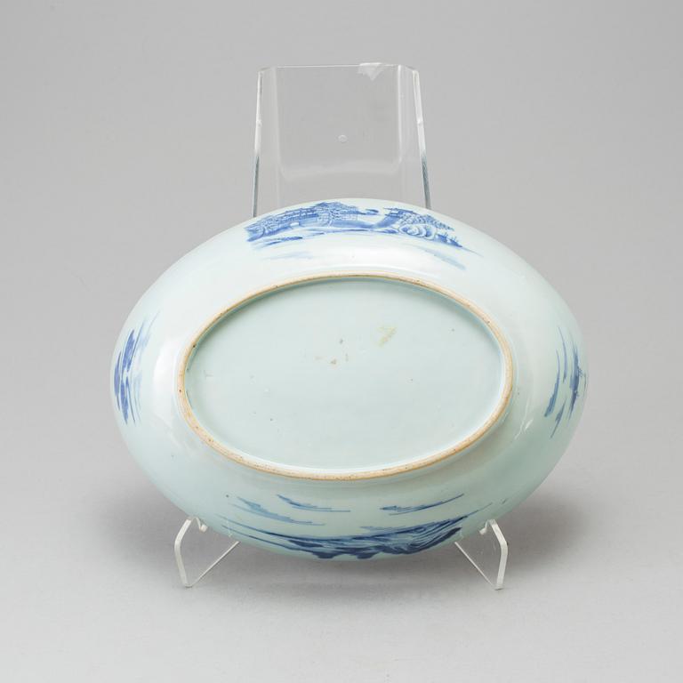 A Chinese porcelain blue and white bowl, circa 1800.