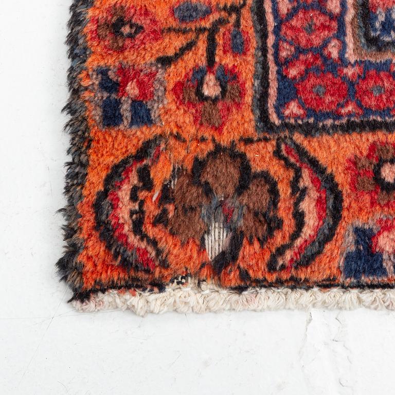 Matta, orientalisk, ca 401 x 295 cm.