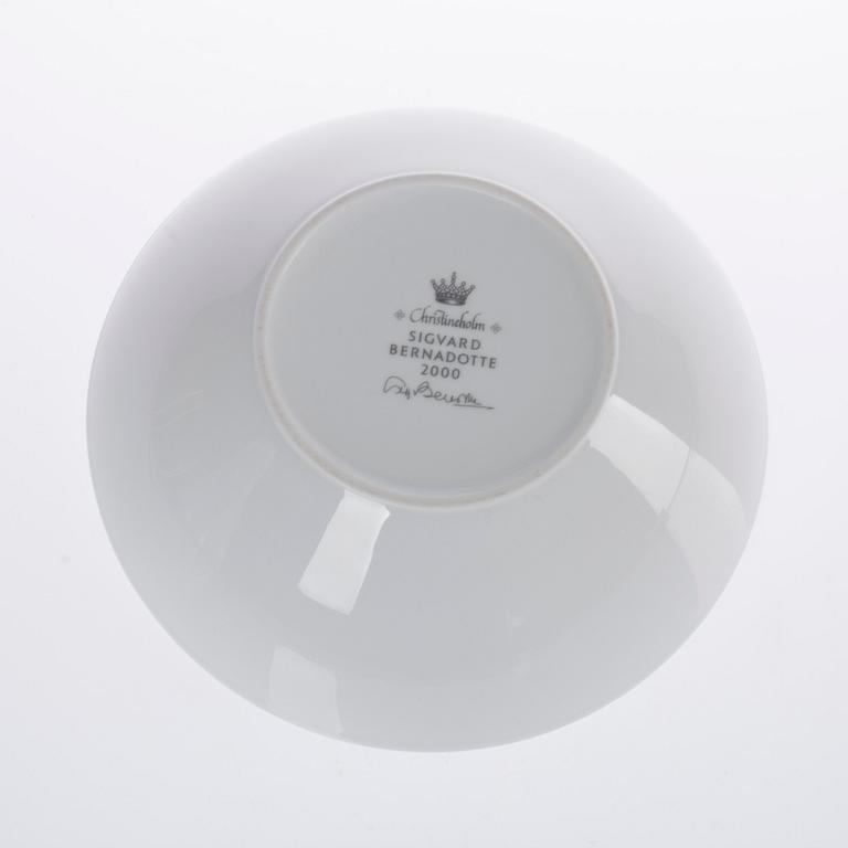 SERVIS, 41 delar porslin. "Christineholm" eller "Marianne Royal Blue", design Sigvard Bernadotte.