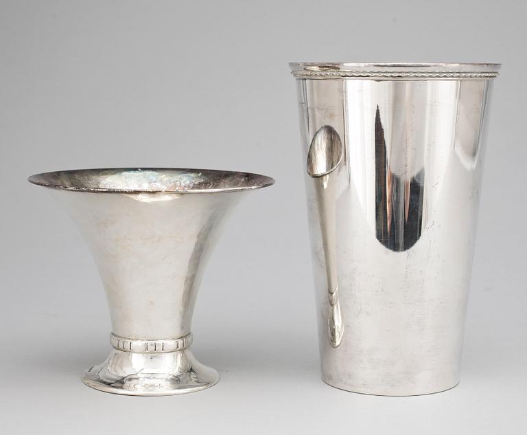 VASER, 2st, silver, GAB, Stockholm, 1925 resp 1958. Tot vikt ca 538g.