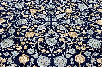 A Kashan carpet, c. 395 x 305 cm.