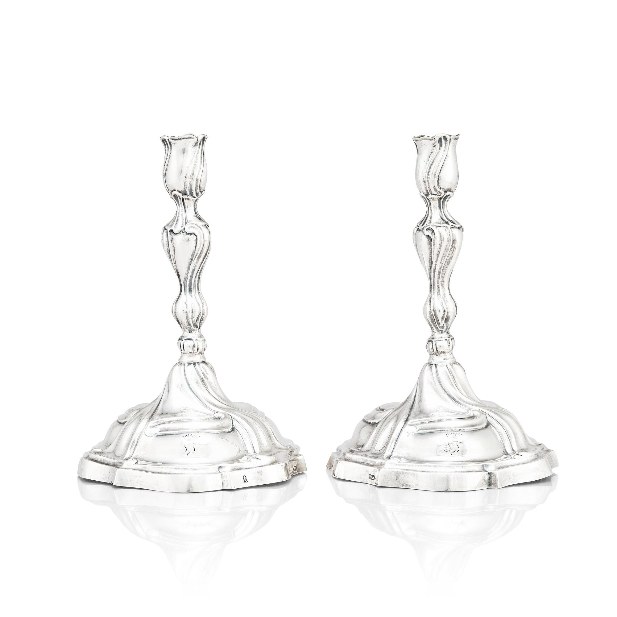 Johann Balthasar Heckenauer, ljusstakar, ett par, silver, Augsburg (1775-1777). Rokoko.