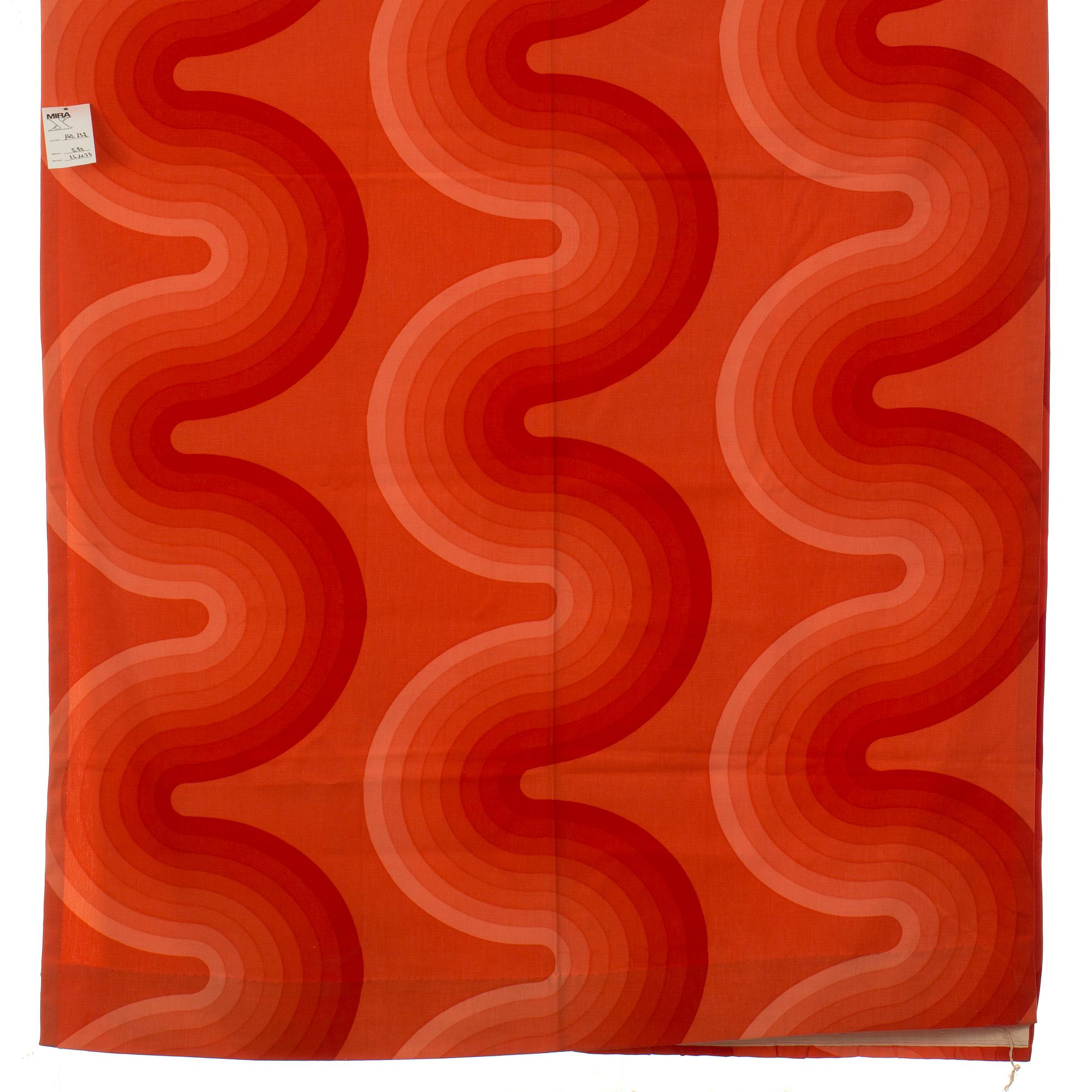 GARDINLÄNGDER, 3 st samt PROVBIT, bomullskretong, Verner Panton för Mira-X. 1970-tal.
