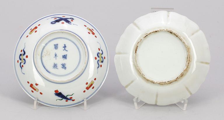 SKÅLFAT 2 st, porslin, Kangxistil, Kina 1900-tal.