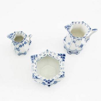 Servis ca 51 dlr "Musselmalet, hel och halvblonde" Royal Copenhagen Danmark porslin sent 1900-tal.