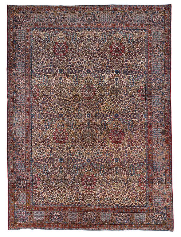 A CARPET, semi-antique, Kerman, ca 362,5 x 265 cm.