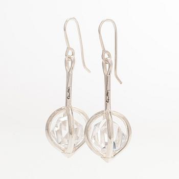 Efva Attling, örhängen, "Captured Harmony", sterling silver och bergkristall.