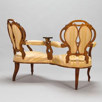 Soffa, s k fästmanssoffa, nyrokokostil, 1800-talets slut.