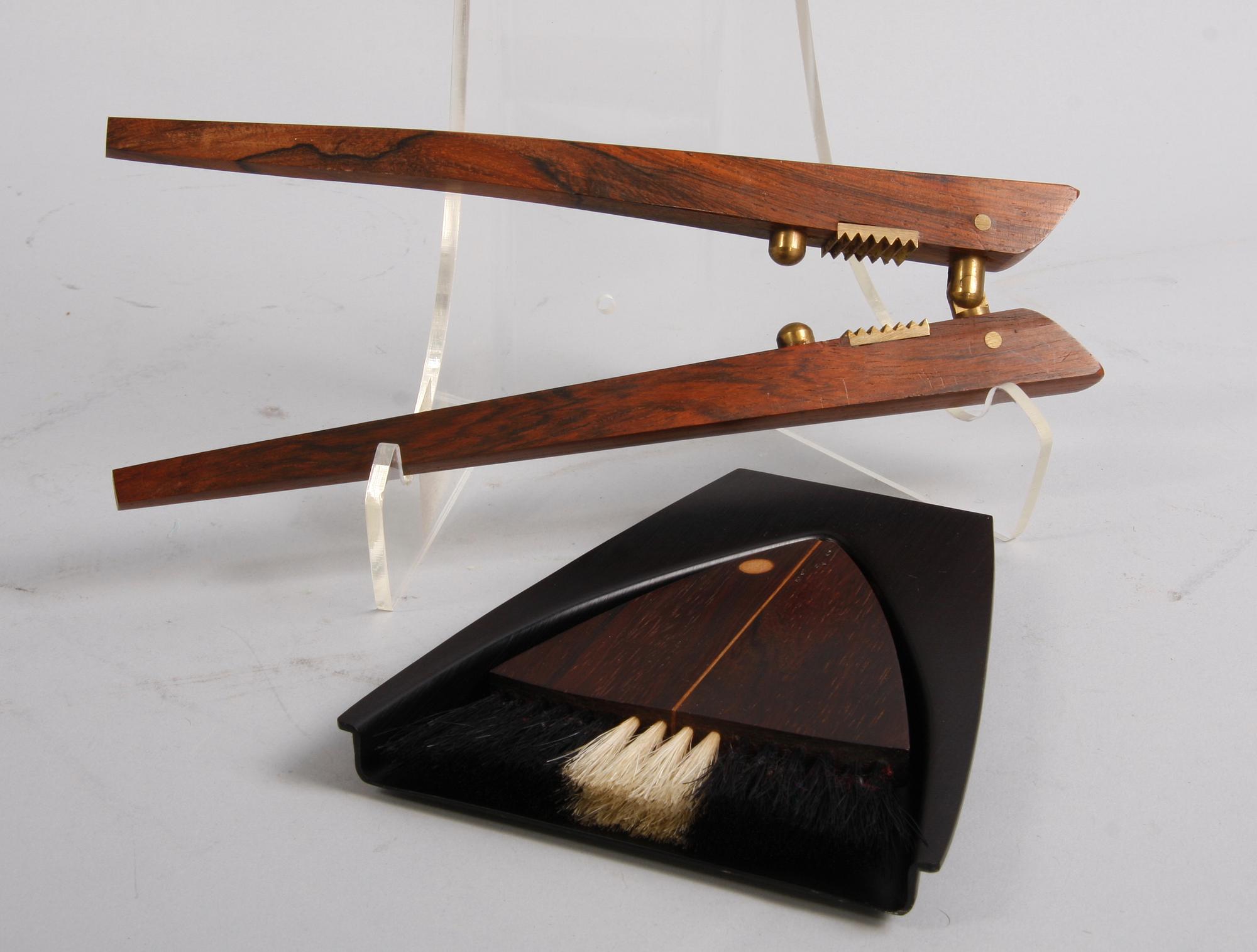 PARTI TEAK, 2 delar. Nötknäppare samt Bordsborste, bl a Danmark.