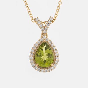 Necklace with pear-shaped peridot and brilliant-cut diamonds.