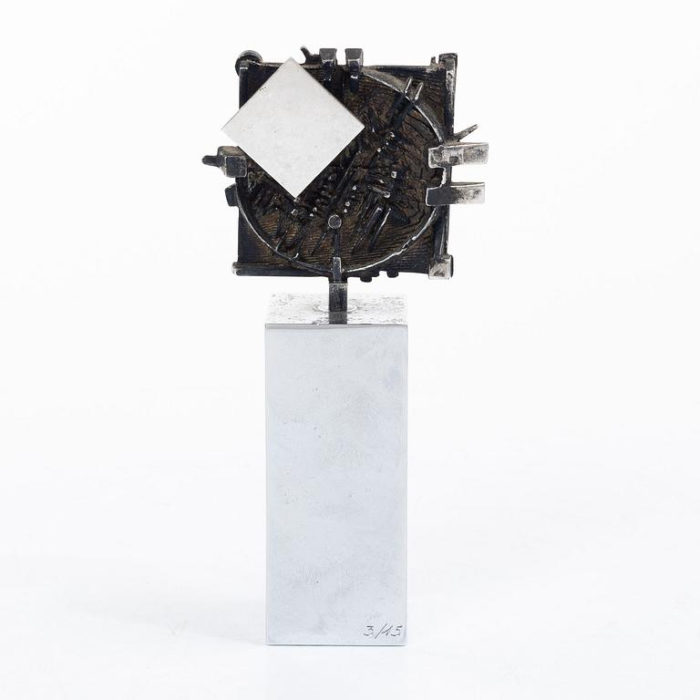Arnaldo Pomodoro, "Piccola scultura".
