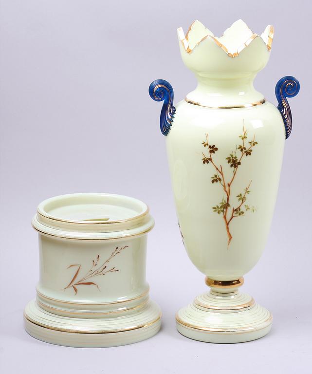 PRAKTVAS, opalinglas. 1800-talets slut.