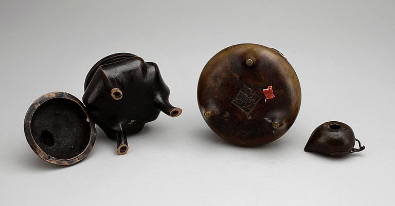 RÖKELSEKAR, 3 st, brons, Kina, sen Qing.