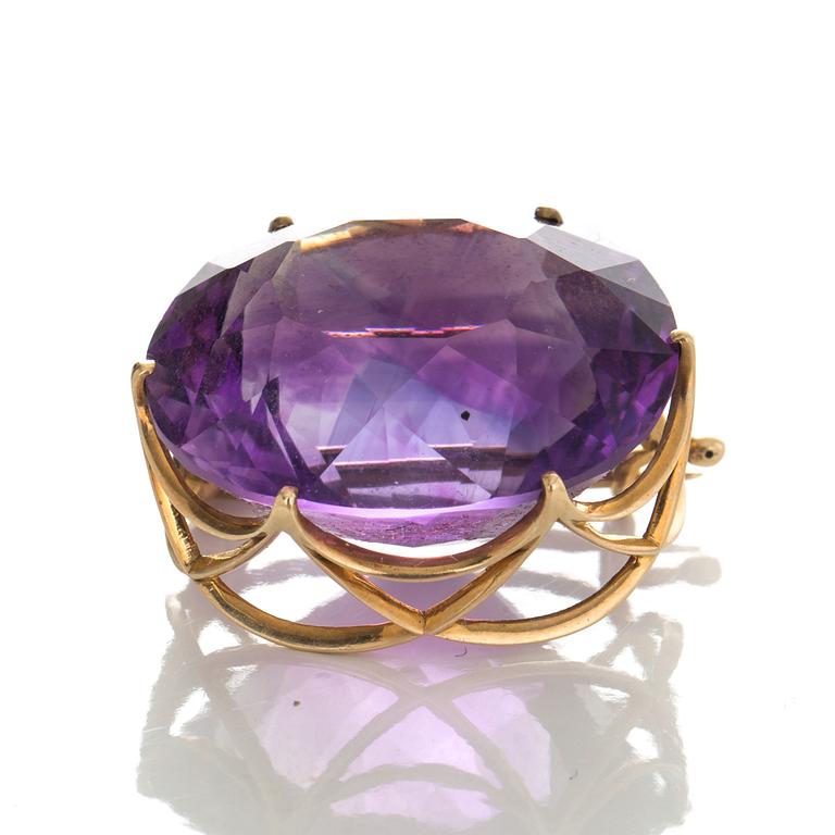 BROSCH, 18 k guld med ametist ca 36 ct, troligtvis Ryssland. Vikt ca 9 g.