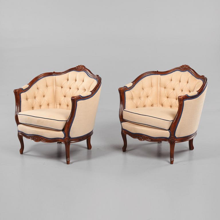 FÅTÖLJER, ett par, rokokostil, omkring 1900-talets mitt.