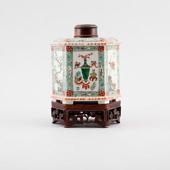 TEDOSA, porslin. Qingdynastin, 1800-tal.