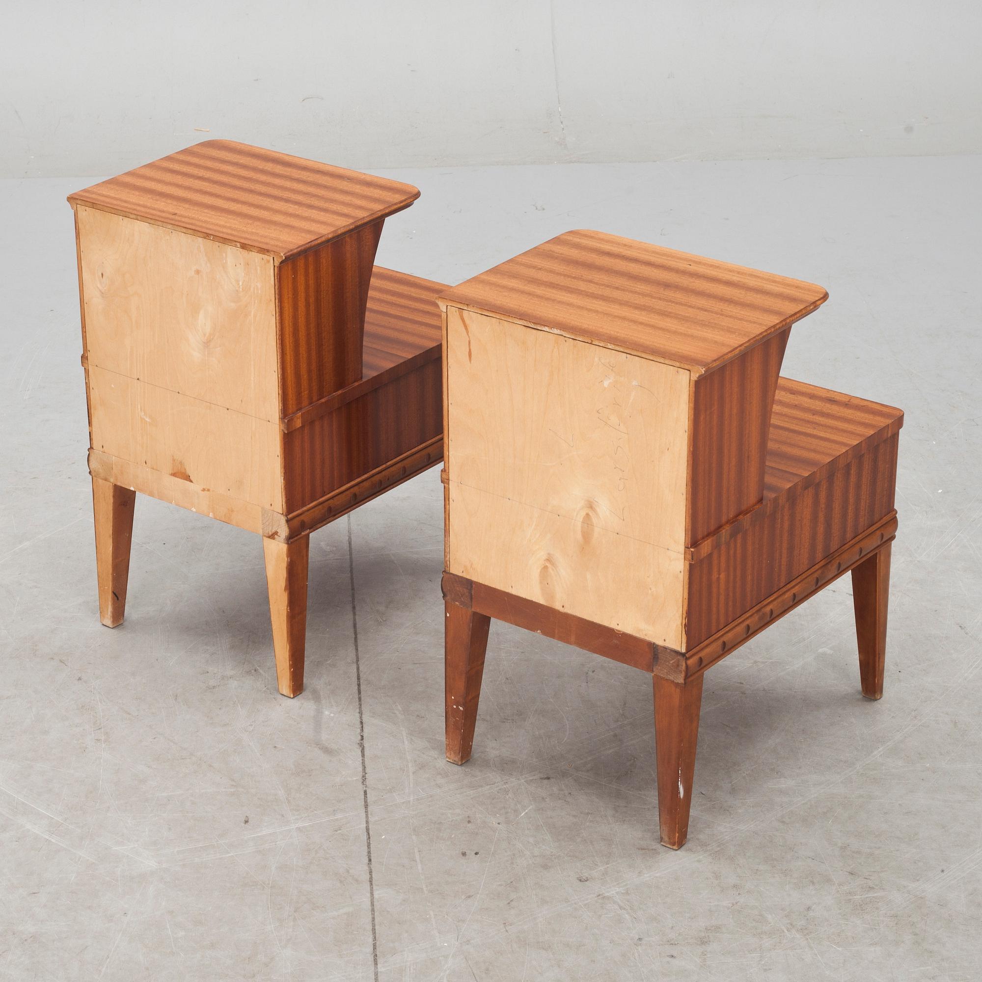 SÄNGBORD, ett par, 1930/40-tal.